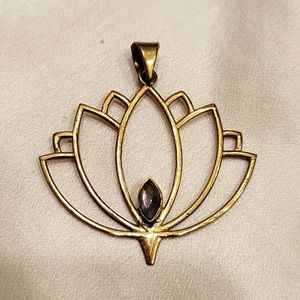 Lotus Pendant w Amethyst stone